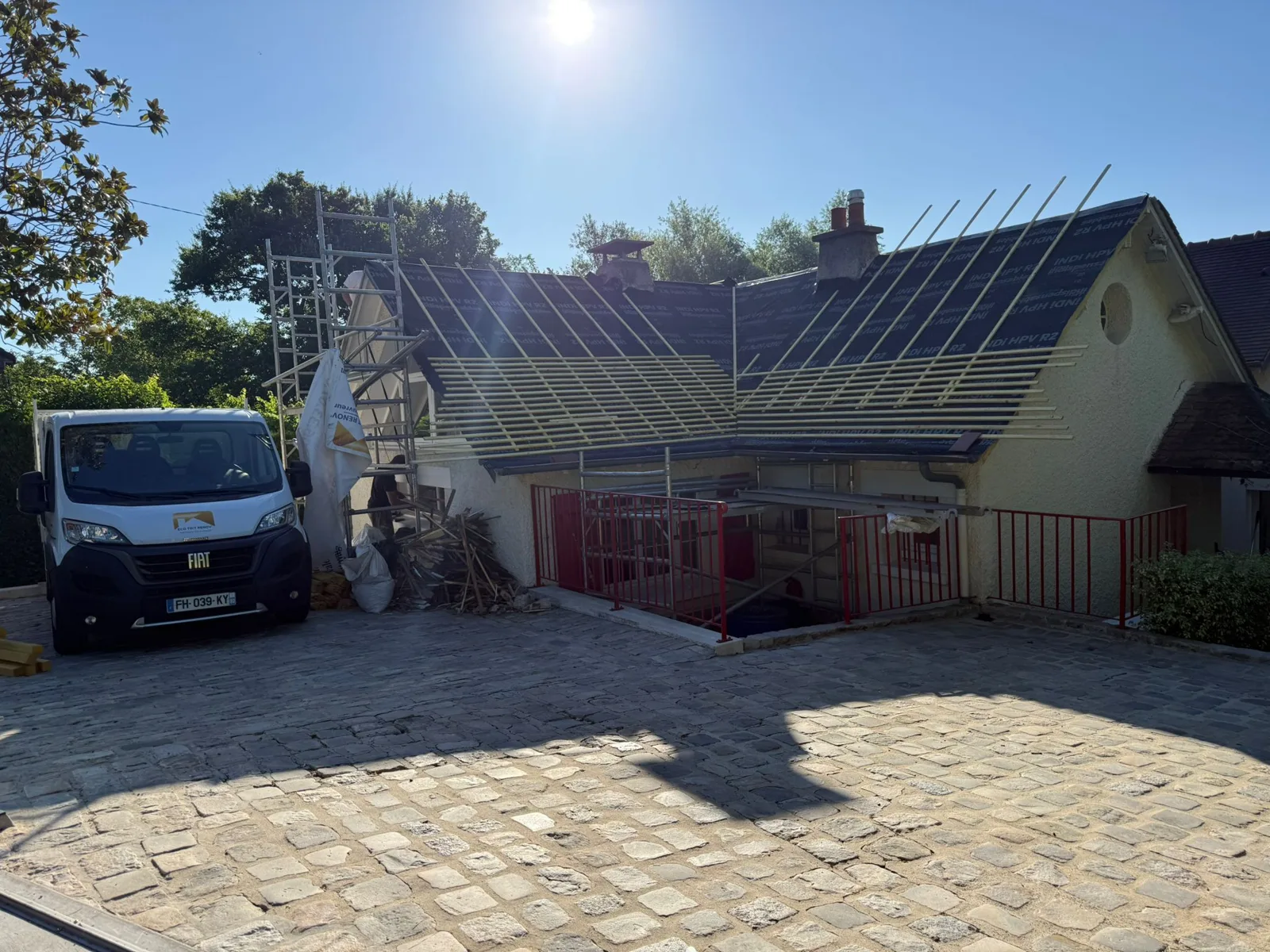 Réfection de toiture par Eco Toit Renov : écran sous-toiture et liteaunage